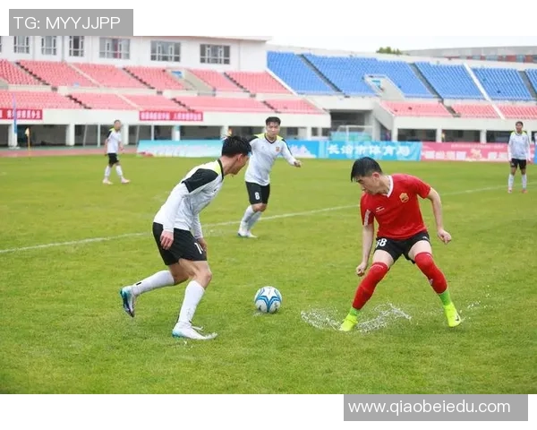 足球明星为何在赛场外频频爆发暴力行为的深层原因探讨